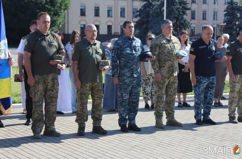 З нагоди Дня Військово-Морських Сил Збройних Сил України в Ізмаїлі урочисто піднято Прапор Військово-Морських Сил Збройних Сил України З нагоди Дня Військово-Морських Сил Збройних Сил України в Ізмаїлі урочисто піднято Прапор Військово-Морських Сил Збройних Сил України