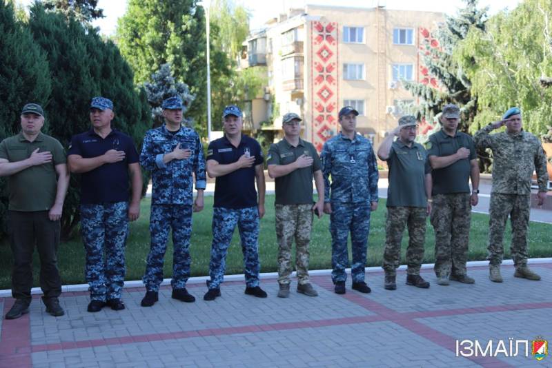 З нагоди Дня Військово-Морських Сил Збройних Сил України в Ізмаїлі урочисто піднято Прапор Військово-Морських Сил Збройних Сил України З нагоди Дня Військово-Морських Сил Збройних Сил України в Ізмаїлі урочисто піднято Прапор Військово-Морських Сил Збройних Сил України