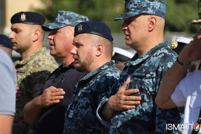З нагоди Дня Військово-Морських Сил Збройних Сил України в Ізмаїлі урочисто піднято Прапор Військово-Морських Сил Збройних Сил України З нагоди Дня Військово-Морських Сил Збройних Сил України в Ізмаїлі урочисто піднято Прапор Військово-Морських Сил Збройних Сил України