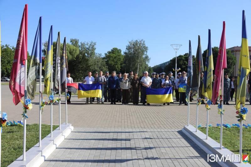 З нагоди Дня Військово-Морських Сил Збройних Сил України в Ізмаїлі урочисто піднято Прапор Військово-Морських Сил Збройних Сил України З нагоди Дня Військово-Морських Сил Збройних Сил України в Ізмаїлі урочисто піднято Прапор Військово-Морських Сил Збройних Сил України