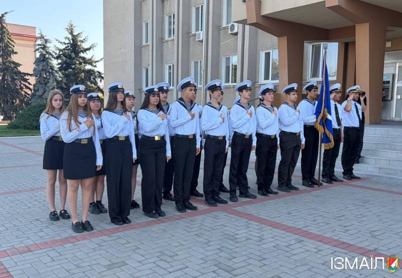 З нагоди Дня Військово-Морських Сил Збройних Сил України в Ізмаїлі урочисто піднято Прапор Військово-Морських Сил Збройних Сил України З нагоди Дня Військово-Морських Сил Збройних Сил України в Ізмаїлі урочисто піднято Прапор Військово-Морських Сил Збройних Сил України