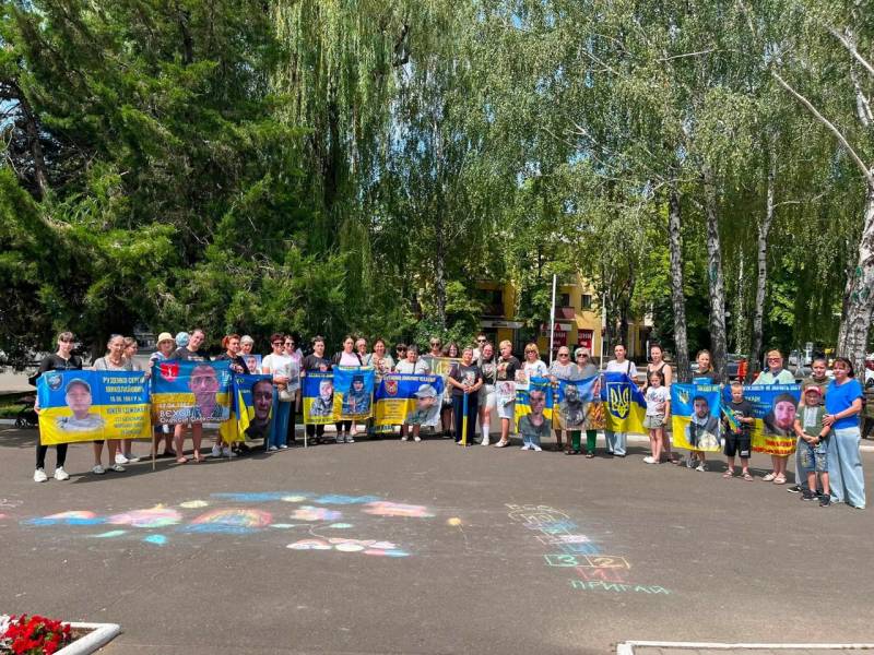 Сьогодні, 18 липня, в Ізмаїлі відбулася мирна акція на підтримку родин безвісти зниклих та військовополонених «Дзвони Надії» Сьогодні, 18 липня, в Ізмаїлі відбулася мирна акція на підтримку родин безвісти зниклих та військовополонених «Дзвони Надії»