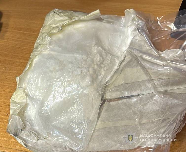 Одесит перевозив кокаїн у рюкзаку семирічної доньки Одесит перевозив кокаїн у рюкзаку семирічної доньки