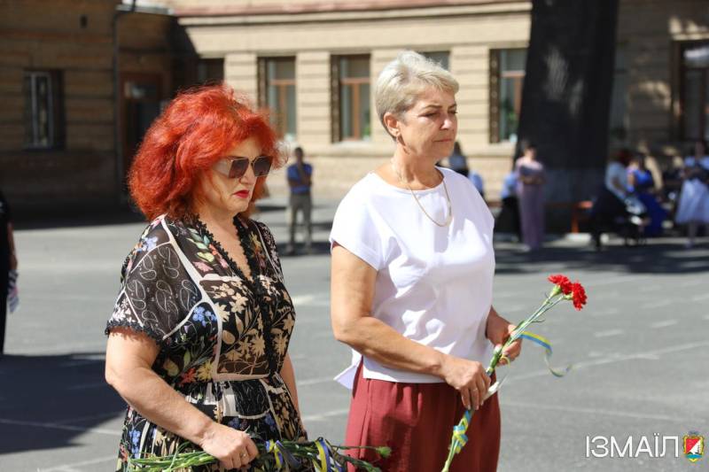 В Ізмаїльській гімназії №2 відкрито меморіальну дошку на честь полеглого Захисника України – солдата Євгена Орлова В Ізмаїльській гімназії №2 відкрито меморіальну дошку на честь полеглого Захисника України – солдата Євгена Орлова