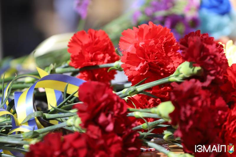 В Ізмаїльській гімназії №2 відкрито меморіальну дошку на честь полеглого Захисника України – солдата Євгена Орлова В Ізмаїльській гімназії №2 відкрито меморіальну дошку на честь полеглого Захисника України – солдата Євгена Орлова