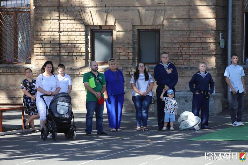 В Ізмаїльській гімназії №2 відкрито меморіальну дошку на честь полеглого Захисника України – солдата Євгена Орлова В Ізмаїльській гімназії №2 відкрито меморіальну дошку на честь полеглого Захисника України – солдата Євгена Орлова