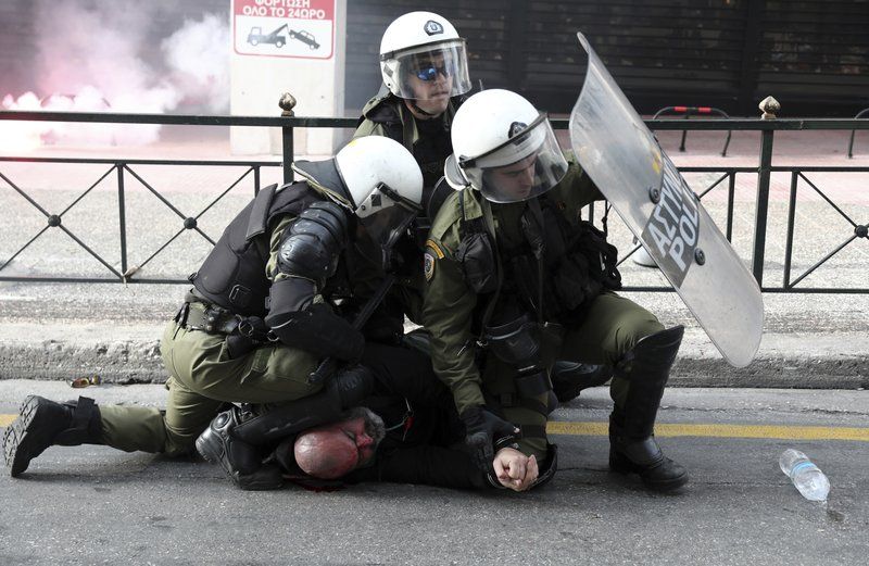В Греции тысячи людей вышли на протест из-за спорного названия "Македония" (ФОТО) В Греции тысячи людей вышли на протест из-за спорного названия "Македония" (ФОТО)