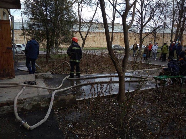 В Измаиле на проспекте Суворова горела квартира (ФОТО) В Измаиле на проспекте Суворова горела квартира (ФОТО)