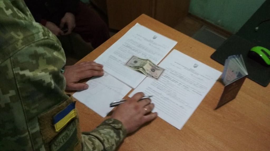 Гражданин Грузии на границе пытался "решить вопрос" с пограничниками Измаильского отряда Гражданин Грузии на границе пытался "решить вопрос" с пограничниками Измаильского отряда