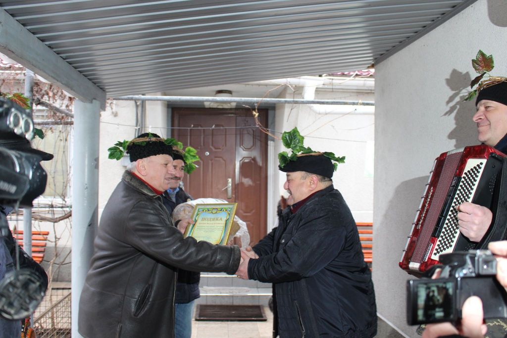 В Измаиле болгары чтят кумира виноградников - святого Трифона Зарезана (ФОТО) В Измаиле болгары чтят кумира виноградников - святого Трифона Зарезана (ФОТО)
