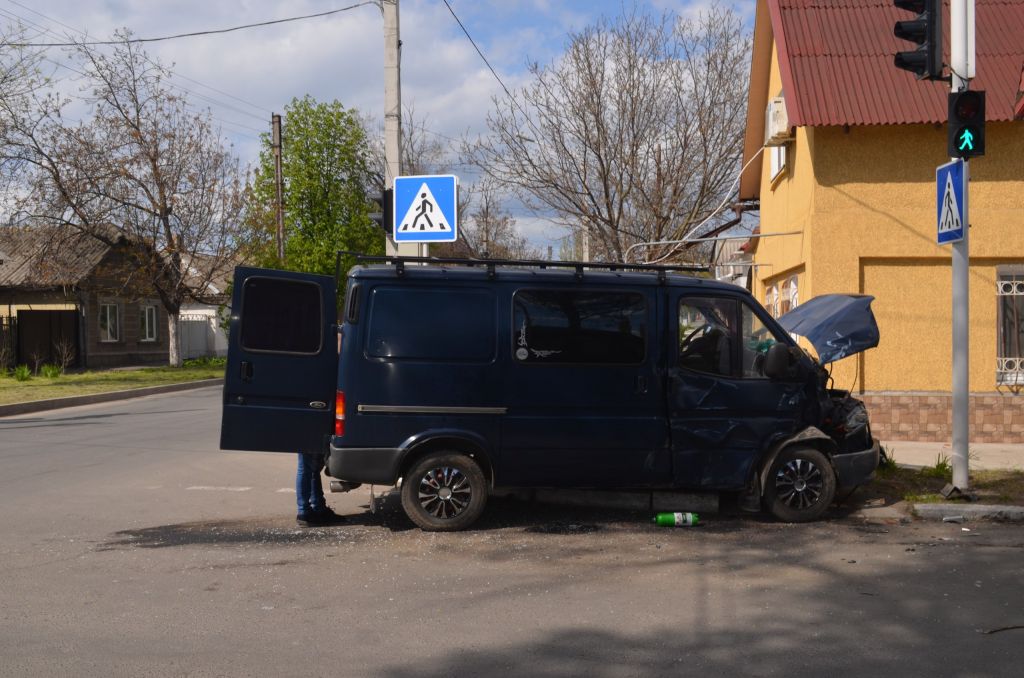 В Измаиле снова ДТП. И снова пострадавший. Не спасают даже светофоры (фото) В Измаиле снова ДТП. И снова пострадавший. Не спасают даже светофоры (фото)
