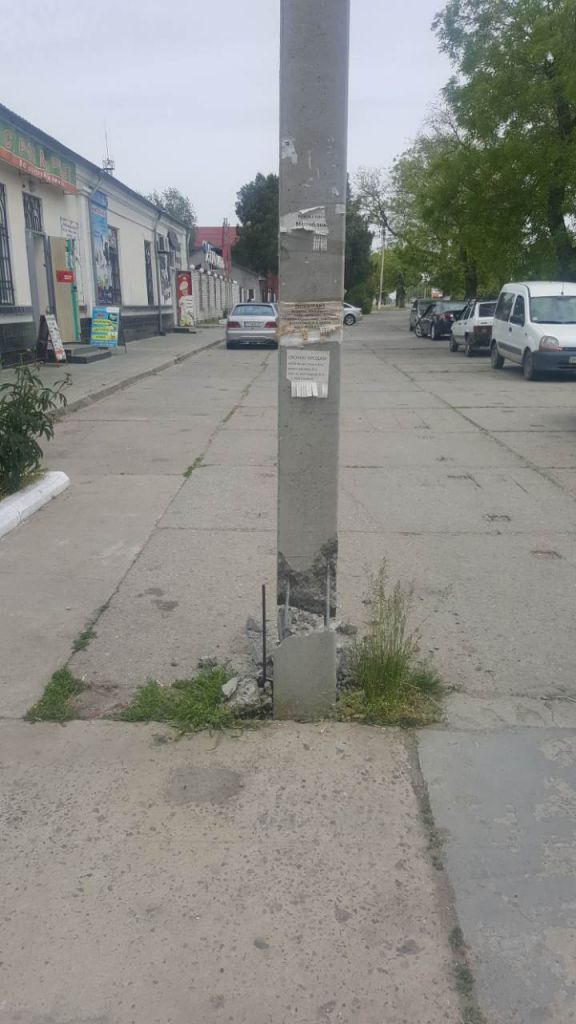 В Измаиле неизвестный въехал в опору ЛЭП и скрылся (ФОТО) В Измаиле неизвестный въехал в опору ЛЭП и скрылся (ФОТО)
