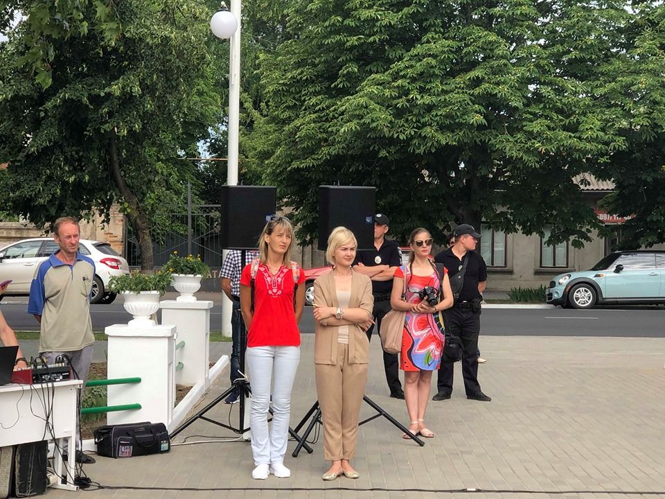 В Измаиле в День Конституции Украины прошел торжественный митинг (ФОТО) В Измаиле в День Конституции Украины прошел торжественный митинг (ФОТО)