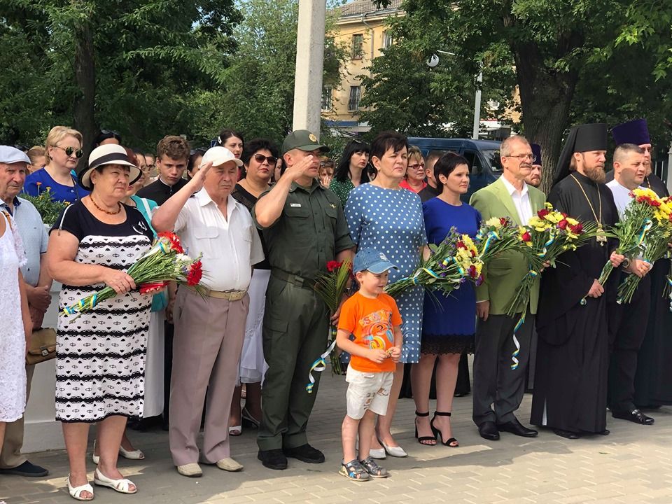 В Измаиле в День Конституции Украины прошел торжественный митинг (ФОТО) В Измаиле в День Конституции Украины прошел торжественный митинг (ФОТО)