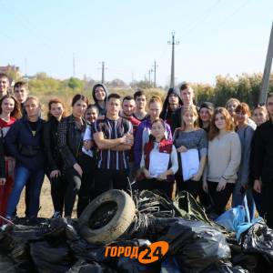 В Измаиле волонтеры субботний день провели на Лебяжьем озере, убирая мусор (ФОТО)