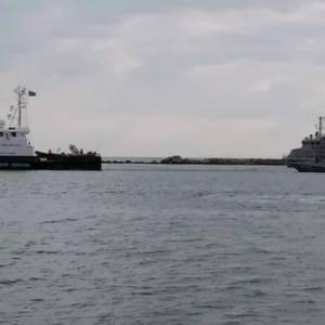 Украинские военные корабли покидают Керчь - СМИ