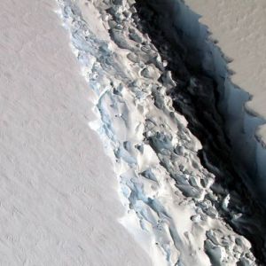 От Антарктиды откололся крупнейший за всю историю айсберг