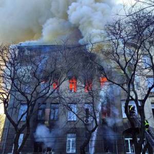 Семьям погибших при пожаре на Троицкой выплатят по 240 тыс. гривен