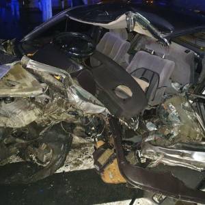 В Измаиле ночью на площади Мира Toyota снесла опору ЛЭП, водитель в больнице (ФОТО)