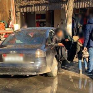 В Измаиле возле рынка задержан автомобиль Audi c цыганами, которые пытались обокрасть женщину с дочкой (ФОТО)