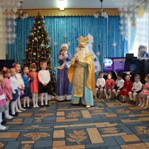 Пограничники Измаильского отряда привезли «Святого Николая», Деда Мороза и Снегурочку к детям специализированного дома ребенка