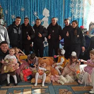 Патрульные полицейские Измаила в День Святого Николая посетили Дом ребенка (ФОТО)