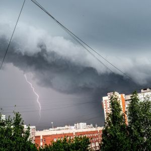Непогода в области: спасатели работали всю ночь, помогая людям