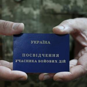 Зеленский предоставил добровольцам статус участника боевых действий