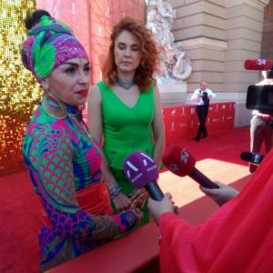 Красная дорожка в золотых пайетках: в Одессе проходит торжественное открытие ОМКФ-2017