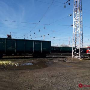 В Одесской области загорелся грузовой поезд с серой