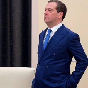 Правительство РФ во главе с Медведевым объявило об отставке, а Путин предложил альтернативу