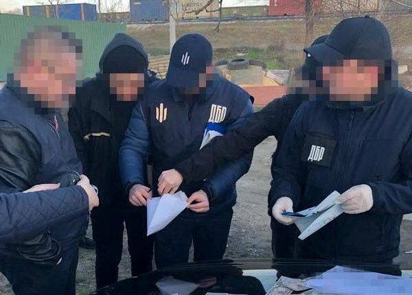 От 50 долларов за машину: в Одесской области таможенники организовали "схему" растаможки евроблях из США (фото) От 50 долларов за машину: в Одесской области таможенники организовали "схему" растаможки евроблях из США (фото)