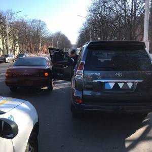 Измаильчанка, открыв дверь своего авто, устроила ДТП (ФОТО)
