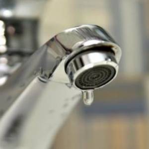 В Измаиле из-за аварии на  водопроводном вводе три улицы остались без воды. Ведутся работы