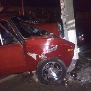 Ночью в Измаиле  на ул. Белгород-Днестровской водитель ВАЗ 2103 въехал в опору