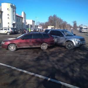 В Измаиле на парковке жд вокзала Toyota, сдавая назад, протаранила  Land Rover  (ФОТО)