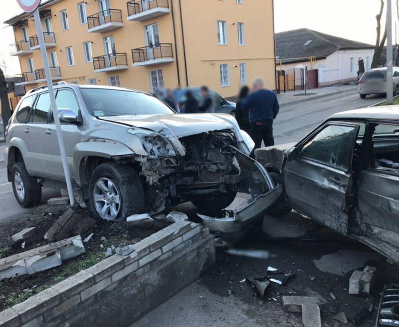В Измаиле в центре дорогу не поделили "ВАЗ" и Toyota Prado (ФОТО) В Измаиле в центре дорогу не поделили "ВАЗ" и Toyota Prado (ФОТО)