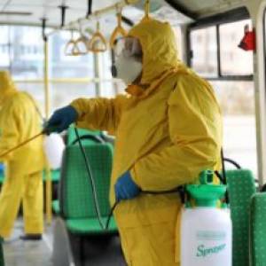 В Италии из-за коронавируса закрываются все школы и университеты.  Количество заболевших в стране продолжает расти