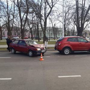 В Измаиле на проспекте Суворова столкнулись "ВАЗ-2108" и Ssang Young (ФОТО)