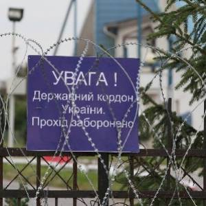 Украина закрывает границу для самолетов, автобусов и поездов с 17 марта