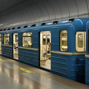 Зеленский призывает Кабмин с 18 марта остановить работу метро, ж/д и автобусное сообщение внутри страны