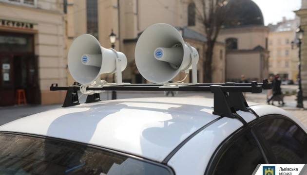 В Измаиле начали курсировать автомобили с громкоговорителями, чтобы напоминать людям о карантине В Измаиле начали курсировать автомобили с громкоговорителями, чтобы напоминать людям о карантине