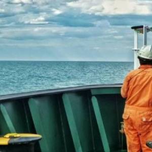 В условиях пандемии моряков в мире могут приравнять к "ключевым" работникам!