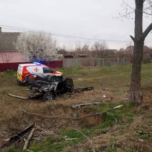 Под Измаилом в районе Сафьян перевернулся Nissan. Двое людей  в больнице (ФОТО)