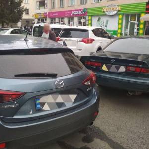 В Измаиле возле "АТБ" столкнулись Toyota Camry и Mazda
