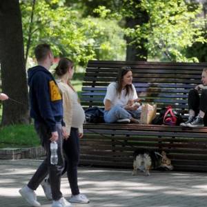 Кабмин разрешил собираться группами
