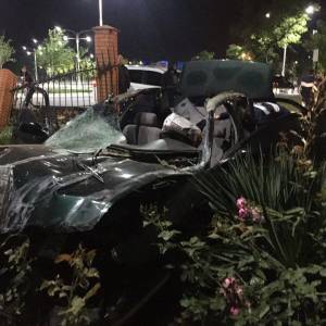 В Измаиле ночью пьяный водитель снес вдребезги "Доску Почета" порта, и врезался в забор "Портовика" - Город 24 (ФОТО)