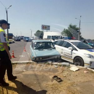 День ВДВ: трое пьяных десантников врезались в патрульное авто