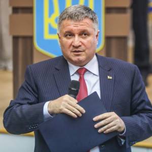 В Раде собирают подписи за отставку главы МВД Авакова после того, как полицейские изнасиловали женщину