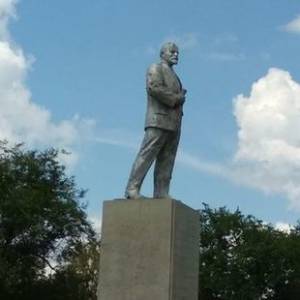 Болгарин вместо Ленина: в Одесской области оригинально декоммунизируют памятник